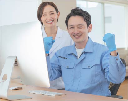 パソコンとITサポートを提供する楽テクラボのスタッフとお客様